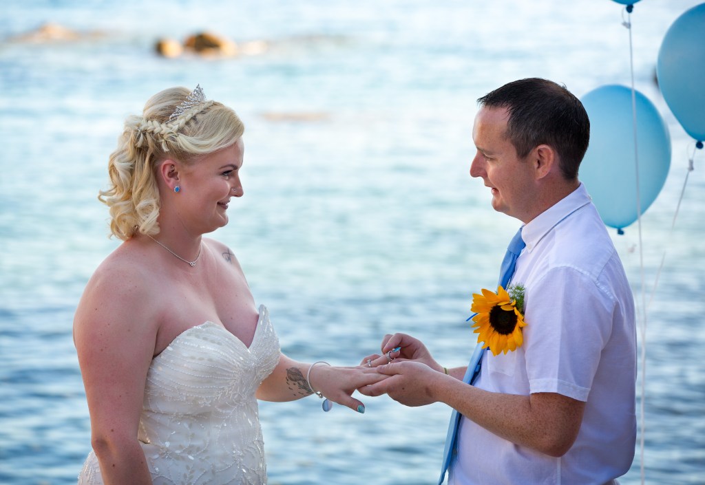 Destination Wedding: Rebecca & Andy. Cameo Island,&nbsp;Greece